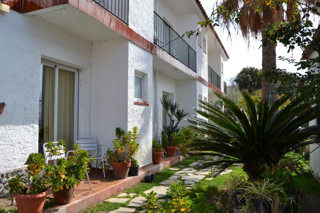 Hostal Casa Torrent Canet De Mar Exterior photo